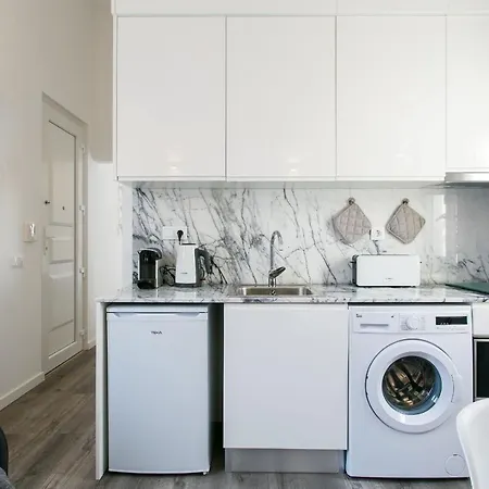 Adell * ליסבון