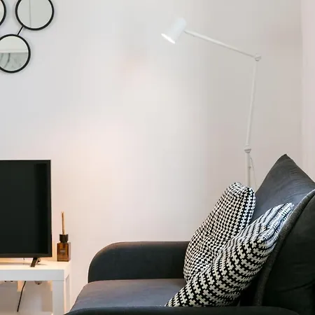 Adell Apartment